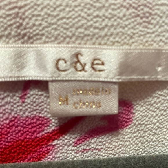 C & E woman’s white and pink floral blouse, size medium - Picture 5 of 7